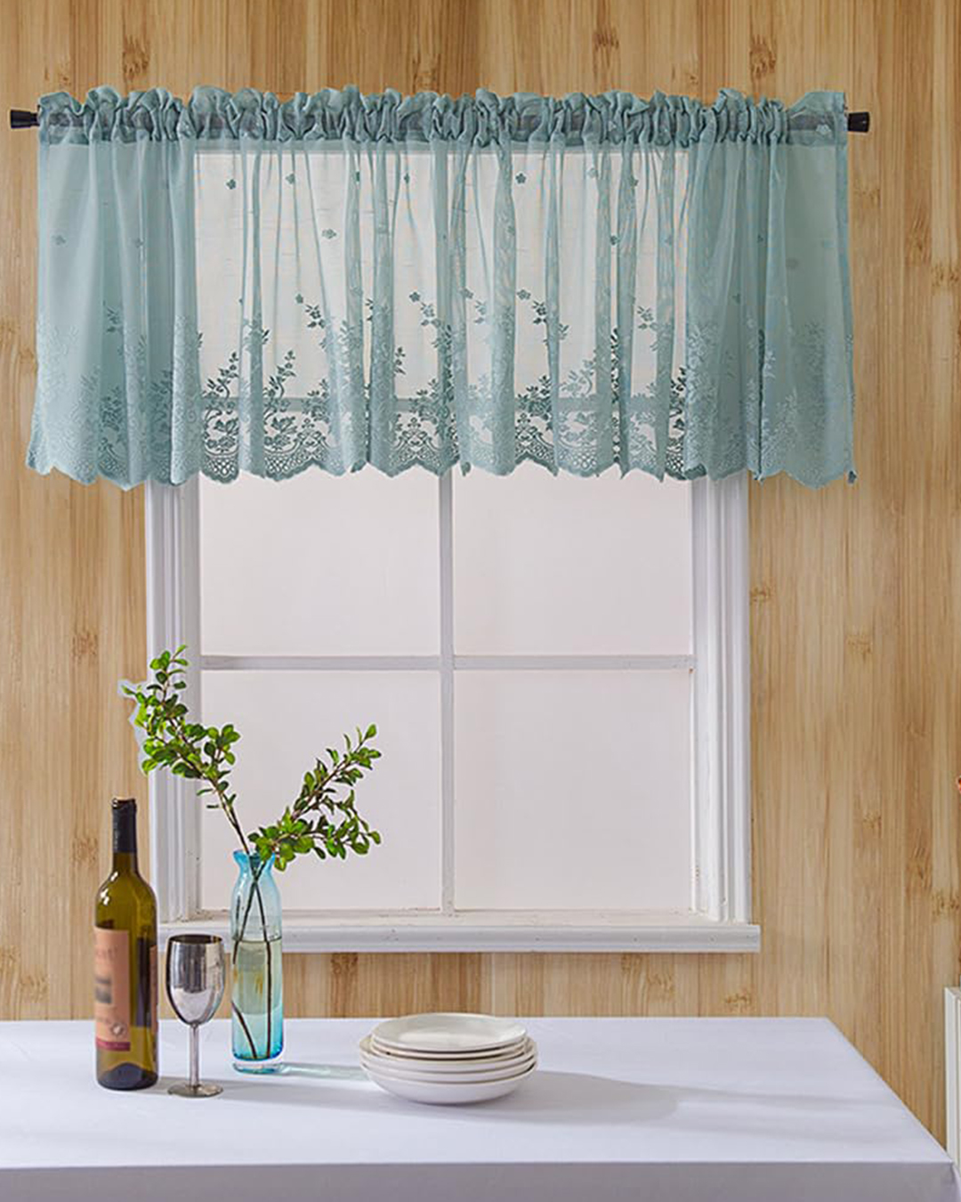 Stylish cornices and valances bring refinement and beauty to the interior design of any room by enhancing window décor.