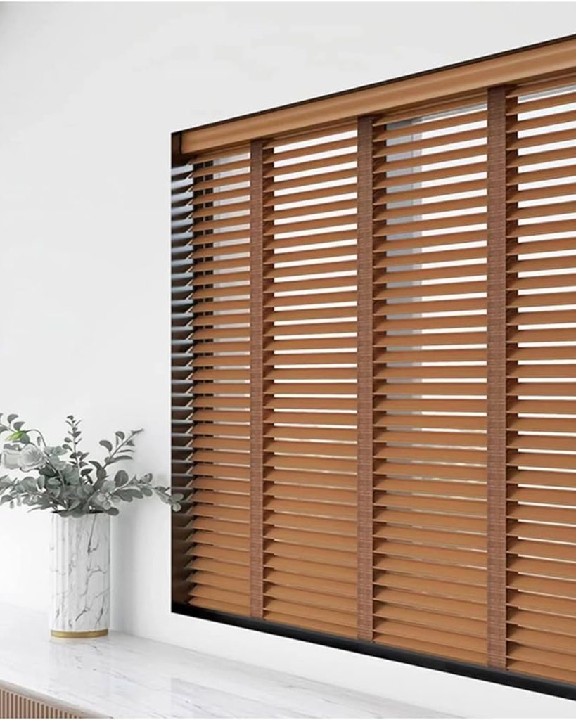 Elegant wood blinds with a deep texture that go well with home design and are ideal for controlling light.